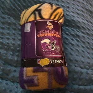 Minnesota Fleece Throw 50x60 in. New w/o tag.